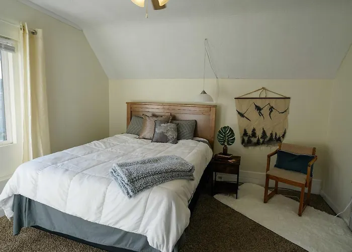 2 Bedroom Near Ndsu And Downtown Apartment *