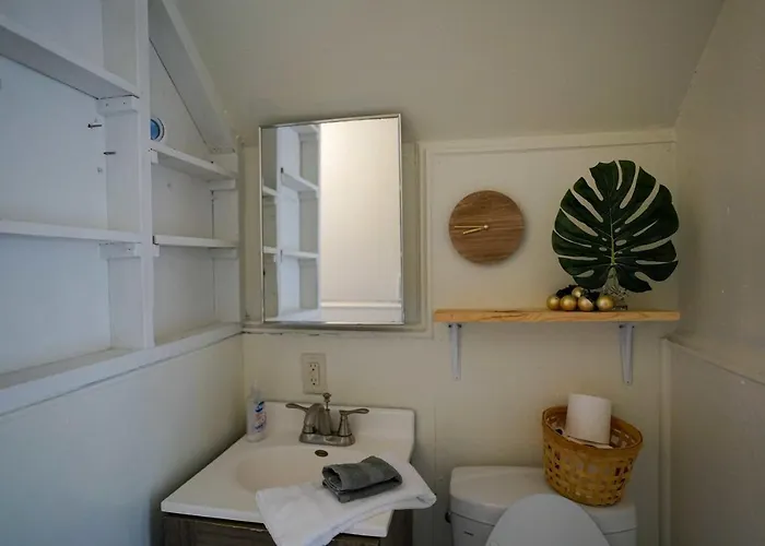 2 Bedroom Near Ndsu And Downtown Apartment