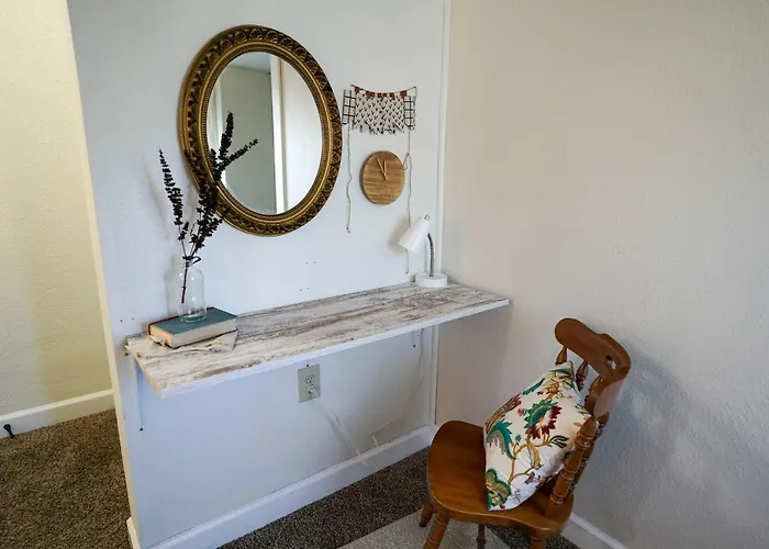 2 Bedroom Near Ndsu And Downtown Apartment