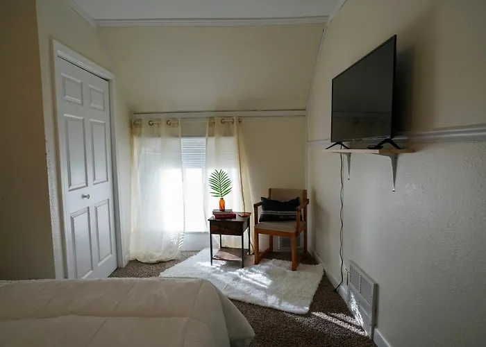 2 Bedroom Near Ndsu And Downtown *